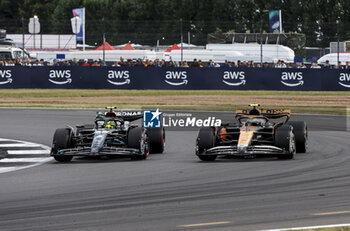 2023-07-09 - 44 HAMILTON Lewis (gbr), Mercedes AMG F1 Team W14, action 04 NORRIS Lando (gbr), McLaren F1 Team MCL60, action during the 2023 Formula 1 Aramco British Grand Prix, 10th round of the 2023 Formula One World Championship from July 7 to 9, 2023 on the Silverstone Circuit, in Silverstone, United Kingdom - F1 - BRITISH GRAND PRIX 2023 - RACE - FORMULA 1 - MOTORS