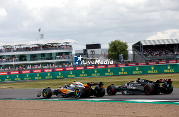 2023-07-09 - 04 NORRIS Lando (gbr), McLaren F1 Team MCL60, action 44 HAMILTON Lewis (gbr), Mercedes AMG F1 Team W14, action during the 2023 Formula 1 Aramco British Grand Prix, 10th round of the 2023 Formula One World Championship from July 7 to 9, 2023 on the Silverstone Circuit, in Silverstone, United Kingdom - F1 - BRITISH GRAND PRIX 2023 - RACE - FORMULA 1 - MOTORS