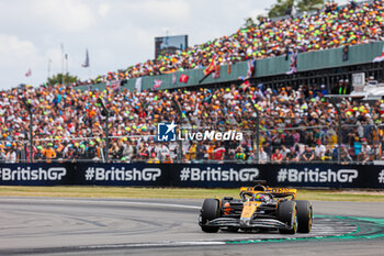 2023-07-09 - 81 PIASTRI Oscar (aus), McLaren F1 Team MCL60, action during the 2023 Formula 1 Aramco British Grand Prix, 10th round of the 2023 Formula One World Championship from July 7 to 9, 2023 on the Silverstone Circuit, in Silverstone, United Kingdom - F1 - BRITISH GRAND PRIX 2023 - RACE - FORMULA 1 - MOTORS