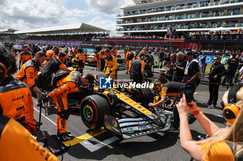 2023-07-09 - 04 NORRIS Lando (gbr), McLaren F1 Team MCL60, starting grid, grille de depart, during the 2023 Formula 1 Aramco British Grand Prix, 10th round of the 2023 Formula One World Championship from July 7 to 9, 2023 on the Silverstone Circuit, in Silverstone, United Kingdom - F1 - BRITISH GRAND PRIX 2023 - RACE - FORMULA 1 - MOTORS