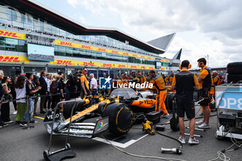 2023-07-09 - 81 PIASTRI Oscar (aus), McLaren F1 Team MCL60, starting grid, grille de depart, during the 2023 Formula 1 Aramco British Grand Prix, 10th round of the 2023 Formula One World Championship from July 7 to 9, 2023 on the Silverstone Circuit, in Silverstone, United Kingdom - F1 - BRITISH GRAND PRIX 2023 - RACE - FORMULA 1 - MOTORS