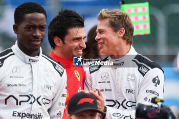 2023-07-09 - starting grid, grille de depart, IDRIS Damson Alade-Bo (GBR), actor playing Joshua Pearce, driver of the fictional Apex APXGP team in the F1 movie by Apple Studios / Bruckheimer Films, SAINZ Carlos (spa), Scuderia Ferrari SF-23, portrait during the 2023 Formula 1 Aramco British Grand Prix, 10th round of the 2023 Formula One World Championship from July 7 to 9, 2023 on the Silverstone Circuit, in Silverstone, United Kingdom - F1 - BRITISH GRAND PRIX 2023 - RACE - FORMULA 1 - MOTORS