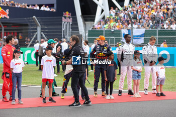 2023-07-09 - starting grid, grille de depart, BIELAN Lucas, director of photography, DoP, for the upcoming F1 Film, Movie by Apple Studios / Bruckheimer Films, portrait during the 2023 Formula 1 Aramco British Grand Prix, 10th round of the 2023 Formula One World Championship from July 7 to 9, 2023 on the Silverstone Circuit, in Silverstone, United Kingdom - F1 - BRITISH GRAND PRIX 2023 - RACE - FORMULA 1 - MOTORS