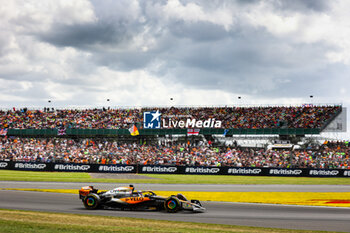 2023-07-09 - 81 PIASTRI Oscar (aus), McLaren F1 Team MCL60, action during the 2023 Formula 1 Aramco British Grand Prix, 10th round of the 2023 Formula One World Championship from July 7 to 9, 2023 on the Silverstone Circuit, in Silverstone, United Kingdom - F1 - BRITISH GRAND PRIX 2023 - RACE - FORMULA 1 - MOTORS
