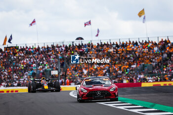 2023-07-09 - safety car, during the 2023 Formula 1 Aramco British Grand Prix, 10th round of the 2023 Formula One World Championship from July 7 to 9, 2023 on the Silverstone Circuit, in Silverstone, United Kingdom - F1 - BRITISH GRAND PRIX 2023 - RACE - FORMULA 1 - MOTORS