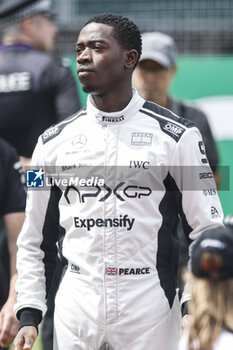 2023-07-09 - IDRIS Damson Alade-Bo (GBR), actor playing Joshua Pearce, driver of the fictional Apex APXGP team in the F1 movie by Apple Studios / Bruckheimer Films, portrait during the 2023 Formula 1 Aramco British Grand Prix, 10th round of the 2023 Formula One World Championship from July 7 to 9, 2023 on the Silverstone Circuit, in Silverstone, United Kingdom - F1 - BRITISH GRAND PRIX 2023 - RACE - FORMULA 1 - MOTORS
