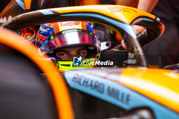 2023-07-21 - PIASTRI Oscar (aus), McLaren F1 Team MCL60, portrait during the 2023 Formula 1 Qatar Airways Hungarian Grand Prix, 11th round of the 2023 Formula One World Championship from July 21 to 23, 2023 on the Hungaroring, in Mogyorod, Hungary - F1 - HUNGARIAN GRAND PRIX 2023 - FORMULA 1 - MOTORS