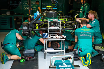 2023-07-21 - Aston Martin F1 Team AMR23, mechanicals working on the car during the 2023 Formula 1 Qatar Airways Hungarian Grand Prix, 11th round of the 2023 Formula One World Championship from July 21 to 23, 2023 on the Hungaroring, in Mogyorod, Hungary - F1 - HUNGARIAN GRAND PRIX 2023 - FORMULA 1 - MOTORS