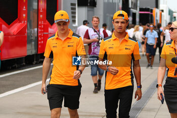 2023-07-21 - Oscar Piastri (AUS) McLaren F1 Team and Daniel Ricciardo (AUS) McLaren MCL36 - 2023 FORMULA 1 QATAR AIRWAYS HUNGARIAN GRAND PRIX, FORMULA ONE WORLD CHAMPIONSHIP - PADDOCK AND FREE PRACTICE - FORMULA 1 - MOTORS