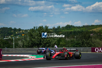 2023-07-22 - 55 SAINZ Carlos (spa), Scuderia Ferrari SF-23, action during the 2023 Formula 1 Qatar Airways Hungarian Grand Prix, 11th round of the 2023 Formula One World Championship from July 21 to 23, 2023 on the Hungaroring, in Mogyorod, Hungary - F1 - HUNGARIAN GRAND PRIX 2023 - FORMULA 1 - MOTORS