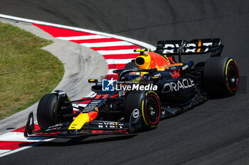 2023-07-22 - 11 PEREZ Sergio (mex), Red Bull Racing RB19, action during the 2023 Formula 1 Qatar Airways Hungarian Grand Prix, 11th round of the 2023 Formula One World Championship from July 21 to 23, 2023 on the Hungaroring, in Mogyorod, Hungary - F1 - HUNGARIAN GRAND PRIX 2023 - FORMULA 1 - MOTORS