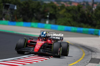 2023-07-22 - 55 SAINZ Carlos (spa), Scuderia Ferrari SF-23, action during the 2023 Formula 1 Qatar Airways Hungarian Grand Prix, 11th round of the 2023 Formula One World Championship from July 21 to 23, 2023 on the Hungaroring, in Mogyorod, Hungary - F1 - HUNGARIAN GRAND PRIX 2023 - FORMULA 1 - MOTORS