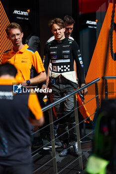 2023-07-22 - PIASTRI Oscar (aus), McLaren F1 Team MCL60, portrait during the 2023 Formula 1 Qatar Airways Hungarian Grand Prix, 11th round of the 2023 Formula One World Championship from July 21 to 23, 2023 on the Hungaroring, in Mogyorod, Hungary - F1 - HUNGARIAN GRAND PRIX 2023 - FORMULA 1 - MOTORS