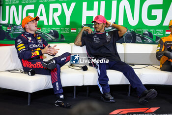 2023-07-22 - VERSTAPPEN Max (ned), Red Bull Racing RB19, HAMILTON Lewis (gbr), Mercedes AMG F1 Team W14, portrait during the 2023 Formula 1 Qatar Airways Hungarian Grand Prix, 11th round of the 2023 Formula One World Championship from July 21 to 23, 2023 on the Hungaroring, in Mogyorod, Hungary - F1 - HUNGARIAN GRAND PRIX 2023 - FORMULA 1 - MOTORS