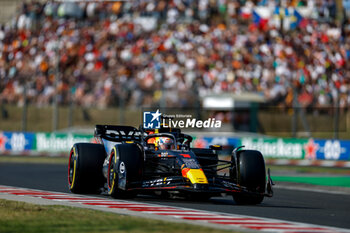 2023-07-22 - 01 VERSTAPPEN Max (nld), Red Bull Racing RB19, action during the 2023 Formula 1 Qatar Airways Hungarian Grand Prix, 11th round of the 2023 Formula One World Championship from July 21 to 23, 2023 on the Hungaroring, in Mogyorod, Hungary - F1 - HUNGARIAN GRAND PRIX 2023 - FORMULA 1 - MOTORS