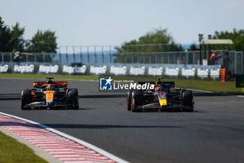 2023-07-23 - 11 PEREZ Sergio (mex), Red Bull Racing RB19, 81 PIASTRI Oscar (aus), McLaren F1 Team MCL60, action during the 2023 Formula 1 Qatar Airways Hungarian Grand Prix, 11th round of the 2023 Formula One World Championship from July 21 to 23, 2023 on the Hungaroring, in Mogyorod, Hungary - F1 - HUNGARIAN GRAND PRIX 2023 - RACE - FORMULA 1 - MOTORS