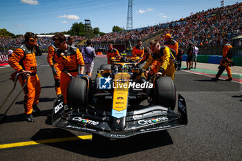 2023-07-23 - 04 NORRIS Lando (gbr), McLaren F1 Team MCL60, starting grid during the 2023 Formula 1 Qatar Airways Hungarian Grand Prix, 11th round of the 2023 Formula One World Championship from July 21 to 23, 2023 on the Hungaroring, in Mogyorod, Hungary - F1 - HUNGARIAN GRAND PRIX 2023 - RACE - FORMULA 1 - MOTORS