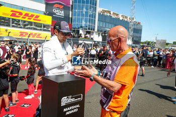 2023-07-23 - OCON Esteban (fra), Alpine F1 Team A523, with a track marshal during the 2023 Formula 1 Qatar Airways Hungarian Grand Prix, 11th round of the 2023 Formula One World Championship from July 21 to 23, 2023 on the Hungaroring, in Mogyorod, Hungary - F1 - HUNGARIAN GRAND PRIX 2023 - RACE - FORMULA 1 - MOTORS