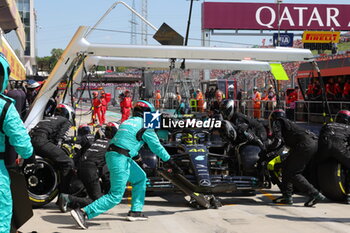 2023-07-23 - 44 HAMILTON Lewis (gbr), Mercedes AMG F1 Team W14, action pitstop during the 2023 Formula 1 Qatar Airways Hungarian Grand Prix, 11th round of the 2023 Formula One World Championship from July 21 to 23, 2023 on the Hungaroring, in Mogyorod, Hungary - F1 - HUNGARIAN GRAND PRIX 2023 - RACE - FORMULA 1 - MOTORS