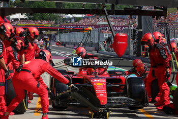 2023-07-23 - 16 LECLERC Charles (mco), Scuderia Ferrari SF-23, action pitstop during the 2023 Formula 1 Qatar Airways Hungarian Grand Prix, 11th round of the 2023 Formula One World Championship from July 21 to 23, 2023 on the Hungaroring, in Mogyorod, Hungary - F1 - HUNGARIAN GRAND PRIX 2023 - RACE - FORMULA 1 - MOTORS