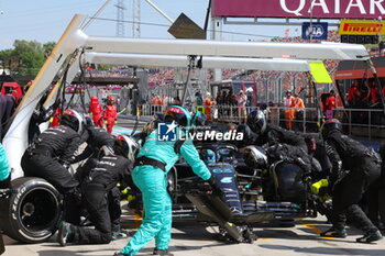 2023-07-23 - 63 RUSSELL George (gbr), Mercedes AMG F1 Team W14, action pitstop during the 2023 Formula 1 Qatar Airways Hungarian Grand Prix, 11th round of the 2023 Formula One World Championship from July 21 to 23, 2023 on the Hungaroring, in Mogyorod, Hungary - F1 - HUNGARIAN GRAND PRIX 2023 - RACE - FORMULA 1 - MOTORS