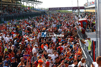 2023-07-23 - Fans on the track during the 2023 Formula 1 Qatar Airways Hungarian Grand Prix, 11th round of the 2023 Formula One World Championship from July 21 to 23, 2023 on the Hungaroring, in Mogyorod, Hungary - F1 - HUNGARIAN GRAND PRIX 2023 - RACE - FORMULA 1 - MOTORS