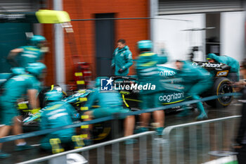 2023-07-27 - Aston Martin F1 Team AMR22, mechanic, mecanicien training at Pit Stop during the Formula 1 Rolex Belgian Grand Prix 2022, 14th round of the 2022 FIA Formula One World Championship from August 26 to 28, 2022 on the Circuit de Spa-Francorchamps, in Francorchamps, Belgium - F1 - BELGIAN GRAND PRIX 2022 - FORMULA 1 - MOTORS