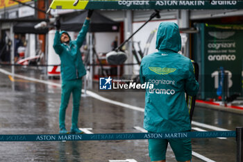 2023-07-27 - Aston Martin F1 Team, ambiance, mechanic, mecanicien, mechanics during the 2023 Formula 1 MSC Cruises Belgian Grand Prix, 12th round of the 2023 Formula One World Championship from July 28 to 30, 2023 on the Circuit de Spa-Francorchamps, in Stavelot, Belgium - F1 - BELGIAN GRAND PRIX 2023 - FORMULA 1 - MOTORS