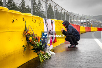2023-07-27 - Track run dedicated to Anthoine Hubert: ZHOU Guanyu (chi), Alfa Romeo F1 Team Stake C43, paying tribute on top of the Raidillon, during the 2023 Formula 1 MSC Cruises Belgian Grand Prix, 12th round of the 2023 Formula One World Championship from July 28 to 30, 2023 on the Circuit de Spa-Francorchamps, in Stavelot, Belgium - F1 - BELGIAN GRAND PRIX 2023 - FORMULA 1 - MOTORS