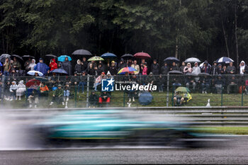 2023-07-28 - Aston Martin F1 Team, ambiance, crowd, foule, fans, fan, spectators, rain, pluie, during the 2023 Formula 1 MSC Cruises Belgian Grand Prix, 12th round of the 2023 Formula One World Championship from July 28 to 30, 2023 on the Circuit de Spa-Francorchamps, in Stavelot, Belgium - F1 - BELGIAN GRAND PRIX 2023 - FORMULA 1 - MOTORS