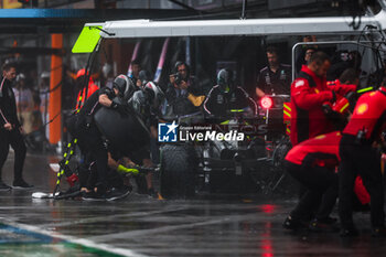 2023-07-28 - 44 HAMILTON Lewis (gbr), Mercedes AMG F1 Team W14, action pitstop during the 2023 Formula 1 MSC Cruises Belgian Grand Prix, 12th round of the 2023 Formula One World Championship from July 28 to 30, 2023 on the Circuit de Spa-Francorchamps, in Stavelot, Belgium - F1 - BELGIAN GRAND PRIX 2023 - FORMULA 1 - MOTORS