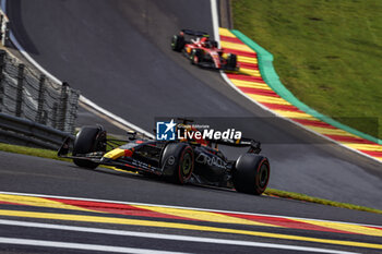 2023-07-28 - 01 VERSTAPPEN Max (nld), Red Bull Racing RB19, and 55 SAINZ Carlos (spa), Scuderia Ferrari SF-23, action during the 2023 Formula 1 MSC Cruises Belgian Grand Prix, 12th round of the 2023 Formula One World Championship from July 28 to 30, 2023 on the Circuit de Spa-Francorchamps, in Stavelot, Belgium - F1 - BELGIAN GRAND PRIX 2023 - FORMULA 1 - MOTORS