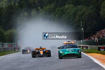 2023-07-29 - The FIA Aston Martin Vantage Safety Car in front of PIASTRI Oscar (aus), McLaren F1 Team MCL60, during the 2023 Formula 1 MSC Cruises Belgian Grand Prix, 12th round of the 2023 Formula One World Championship from July 28 to 30, 2023 on the Circuit de Spa-Francorchamps, in Stavelot, Belgium - F1 - BELGIAN GRAND PRIX 2023 - FORMULA 1 - MOTORS