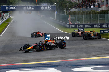 2023-07-29 - 01 VERSTAPPEN Max (nld), Red Bull Racing RB19, 81 PIASTRI Oscar (aus), McLaren F1 Team MCL60, action, start of the race, depart, during the 2023 Formula 1 MSC Cruises Belgian Grand Prix, 12th round of the 2023 Formula One World Championship from July 28 to 30, 2023 on the Circuit de Spa-Francorchamps, in Stavelot, Belgium - F1 - BELGIAN GRAND PRIX 2023 - FORMULA 1 - MOTORS
