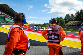 2023-07-30 - Marshalls watching the cars during the 2023 Formula 1 MSC Cruises Belgian Grand Prix, 12th round of the 2023 Formula One World Championship from July 28 to 30, 2023 on the Circuit de Spa-Francorchamps, in Stavelot, Belgium - F1 - BELGIAN GRAND PRIX 2023 - RACE - FORMULA 1 - MOTORS