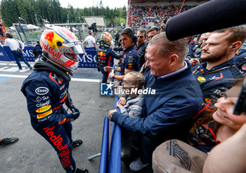2023-07-30 - VERSTAPPEN Max (ned), Red Bull Racing RB19, with his father Jos during the 2023 Formula 1 MSC Cruises Belgian Grand Prix, 12th round of the 2023 Formula One World Championship from July 28 to 30, 2023 on the Circuit de Spa-Francorchamps, in Stavelot, Belgium - F1 - BELGIAN GRAND PRIX 2023 - RACE - FORMULA 1 - MOTORS