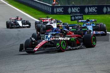 2023-07-30 - 24 ZHOU Guanyu (chi), Alfa Romeo F1 Team Stake C43, 02 SARGEANT Logan (usa), Williams Racing FW45, action during the 2023 Formula 1 MSC Cruises Belgian Grand Prix, 12th round of the 2023 Formula One World Championship from July 28 to 30, 2023 on the Circuit de Spa-Francorchamps, in Stavelot, Belgium - F1 - BELGIAN GRAND PRIX 2023 - RACE - FORMULA 1 - MOTORS