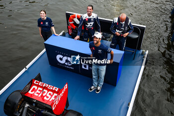 2023-08-24 - RICCIARDO Daniel (aus), Scuderia AlphaTaurii driver, presenting the Catawiki.com #DirectFromTheGrid auction on a canal of Amsterdam, riding on a boat with his former Toro Rosso STR7 car, during the 2023 Formula 1 Heineken Dutch Grand Prix, 13th round of the 2023 Formula One World Championship from August 25 to 28, 2023 on the Zandvoort Circuit, in Zandvoort, Netherlands - F1 - DUTCH GRAND PRIX 2023 - FORMULA 1 - MOTORS