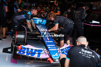 2023-08-25 - 10 GASLY Pierre (fra), Alpine F1 Team A523, action garage, box, during the 2023 Formula 1 Heineken Dutch Grand Prix, 13th round of the 2023 Formula One World Championship from August 25 to 28, 2023 on the Zandvoort Circuit, in Zandvoort, Netherlands - F1 - DUTCH GRAND PRIX 2023 - FORMULA 1 - MOTORS