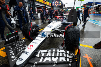 2023-08-26 - 40 LAWSON Liam (nzl), Scuderia AlphaTauri AT04, action pitlane during the 2023 Formula 1 Heineken Dutch Grand Prix, 13th round of the 2023 Formula One World Championship from August 25 to 28, 2023 on the Zandvoort Circuit, in Zandvoort, Netherlands - F1 - DUTCH GRAND PRIX 2023 - FORMULA 1 - MOTORS