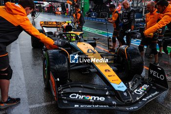 2023-08-26 - 04 NORRIS Lando (gbr), McLaren F1 Team MCL60, action pitlane during the 2023 Formula 1 Heineken Dutch Grand Prix, 13th round of the 2023 Formula One World Championship from August 25 to 28, 2023 on the Zandvoort Circuit, in Zandvoort, Netherlands - F1 - DUTCH GRAND PRIX 2023 - FORMULA 1 - MOTORS