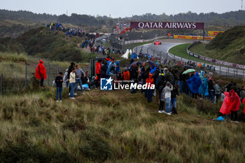 2023-08-26 - Fans watching the cars during the 2023 Formula 1 Heineken Dutch Grand Prix, 13th round of the 2023 Formula One World Championship from August 25 to 28, 2023 on the Zandvoort Circuit, in Zandvoort, Netherlands - F1 - DUTCH GRAND PRIX 2023 - FORMULA 1 - MOTORS