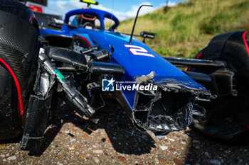 2023-08-26 - 02 SARGEANT Logan (usa), Williams Racing FW45, damage on the car following his crash during the 2023 Formula 1 Heineken Dutch Grand Prix, 13th round of the 2023 Formula One World Championship from August 25 to 28, 2023 on the Zandvoort Circuit, in Zandvoort, Netherlands - F1 - DUTCH GRAND PRIX 2023 - FORMULA 1 - MOTORS