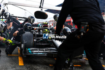 2023-08-26 - 44 HAMILTON Lewis (gbr), Mercedes AMG F1 Team W14, action pitstop during the 2023 Formula 1 Heineken Dutch Grand Prix, 13th round of the 2023 Formula One World Championship from August 25 to 28, 2023 on the Zandvoort Circuit, in Zandvoort, Netherlands - F1 - DUTCH GRAND PRIX 2023 - FORMULA 1 - MOTORS