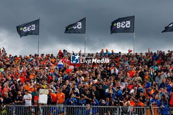 2023-08-26 - Fans in grandstands during the 2023 Formula 1 Heineken Dutch Grand Prix, 13th round of the 2023 Formula One World Championship from August 25 to 28, 2023 on the Zandvoort Circuit, in Zandvoort, Netherlands - F1 - DUTCH GRAND PRIX 2023 - FORMULA 1 - MOTORS