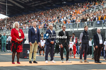 2023-08-27 - DOMENICALI Stefano (ita), Chairman and CEO Formula One Group FOG during the dutch hymn prior to the start during the 2023 Formula 1 Heineken Dutch Grand Prix, 13th round of the 2023 Formula One World Championship from August 25 to 28, 2023 on the Zandvoort Circuit, in Zandvoort, Netherlands - F1 - DUTCH GRAND PRIX 2023 - RACE - FORMULA 1 - MOTORS