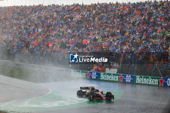 2023-08-27 - 24 ZHOU Guanyu (chi), Alfa Romeo F1 Team Stake C43, action crash, accident, during the 2023 Formula 1 Heineken Dutch Grand Prix, 13th round of the 2023 Formula One World Championship from August 25 to 28, 2023 on the Zandvoort Circuit, in Zandvoort, Netherlands - F1 - DUTCH GRAND PRIX 2023 - RACE - FORMULA 1 - MOTORS