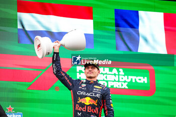 2023-08-27 - VERSTAPPEN Max (ned), Red Bull Racing RB19, portrait celebrating victory on the podium during the 2023 Formula 1 Heineken Dutch Grand Prix, 13th round of the 2023 Formula One World Championship from August 25 to 28, 2023 on the Zandvoort Circuit, in Zandvoort, Netherlands - F1 - DUTCH GRAND PRIX 2023 - RACE - FORMULA 1 - MOTORS