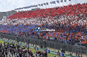 2023-08-27 - spectators, fans, during the 2023 Formula 1 Heineken Dutch Grand Prix, 13th round of the 2023 Formula One World Championship from August 25 to 28, 2023 on the Zandvoort Circuit, in Zandvoort, Netherlands - F1 - DUTCH GRAND PRIX 2023 - RACE - FORMULA 1 - MOTORS