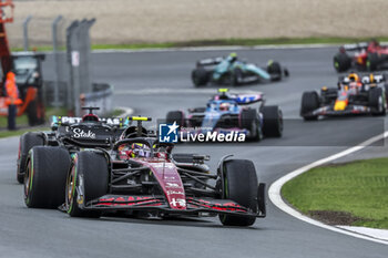 2023-08-27 - 24 ZHOU Guanyu (chi), Alfa Romeo F1 Team Stake C43, action during the 2023 Formula 1 Heineken Dutch Grand Prix, 13th round of the 2023 Formula One World Championship from August 25 to 28, 2023 on the Zandvoort Circuit, in Zandvoort, Netherlands - F1 - DUTCH GRAND PRIX 2023 - RACE - FORMULA 1 - MOTORS